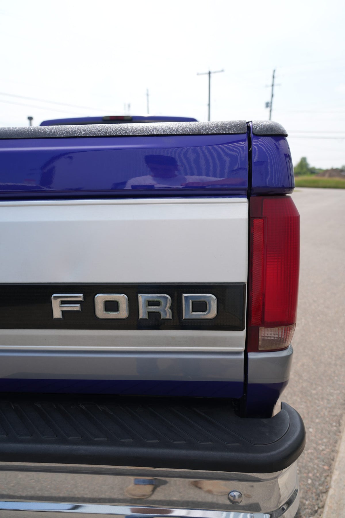 1995 Ford F-150 sweepstakes truck - tailgate and rear quarter panel